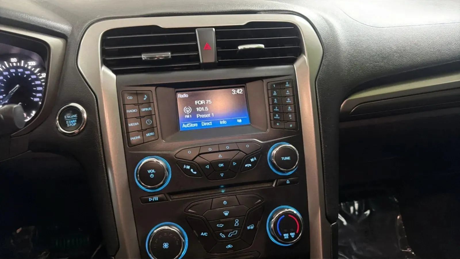 Used 2017 Ford Fusion SE w/ Equipment Group 201A FWD image 13