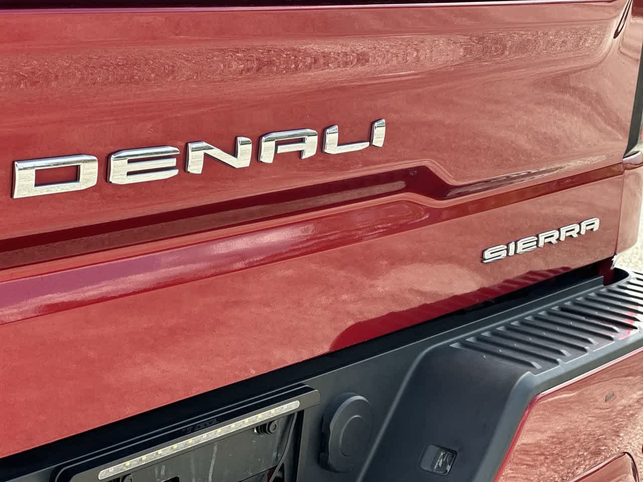 Used 2024 GMC Sierra 1500 Denali AWD/4WD image 12