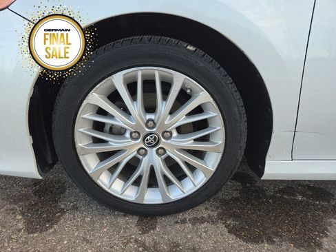 Used 2018 Toyota Camry XLE image 10