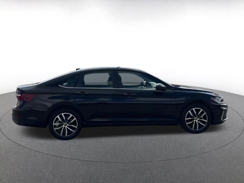 Used 2025 Volkswagen Jetta SE image 16