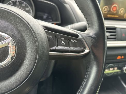 Used 2018 MAZDA MAZDA3 Touring image 10