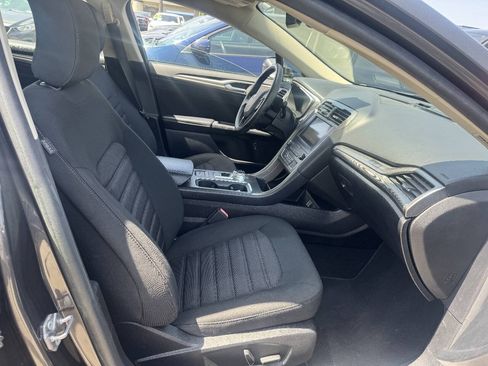 Used 2019 Ford Fusion SE FWD image 9