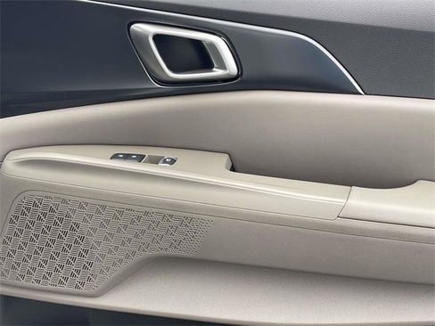 New 2026 Kia Carnival LXS image 17