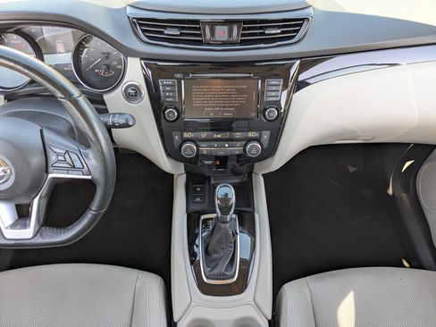 Used 2022 Nissan Rogue Sport SL w/ Premium Package image 17