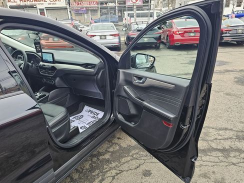 Used 2022 Ford Escape SEL image 11