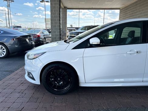 Used 2017 Ford Focus ST FWD image 5