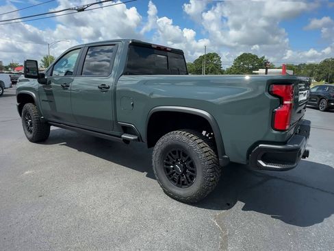 Used 2025 Chevrolet Silverado 2500 ZR2 w/ Technology Package AWD/4WD image 6