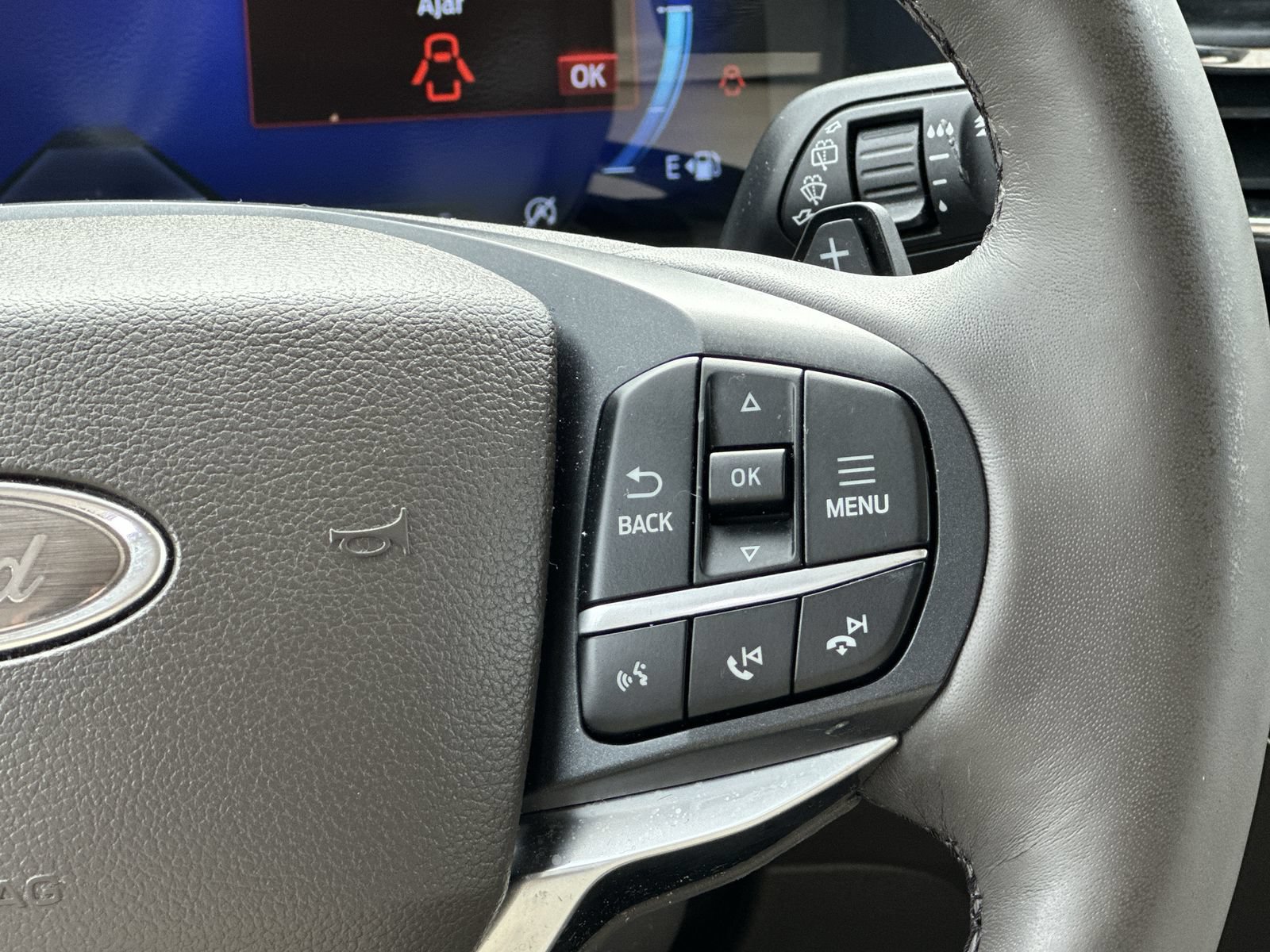 Used 2020 Ford Explorer Platinum w/ Premium Technology Package AWD/4WD image 21
