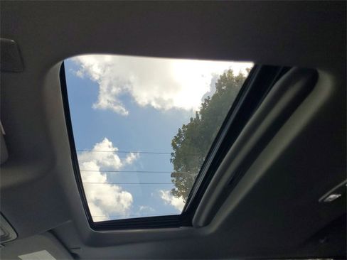 Certified 2023 GMC Sierra 1500 SLT w/ SLT Premium Package image 17