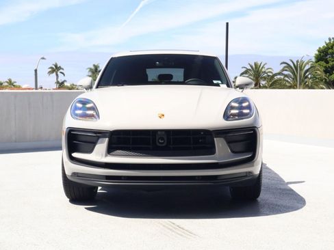 New 2026 Porsche Macan image 6