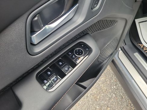 Used 2025 Nissan Ariya AWD image 20