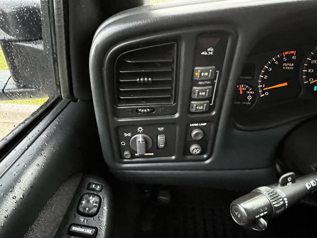 Used 2001 GMC Sierra 2500 4x4 Crew Cab HD w/ Convenience Plus Group image 18