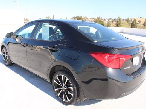 Used 2017 Toyota Corolla SE w/ SE Premium Package image 5
