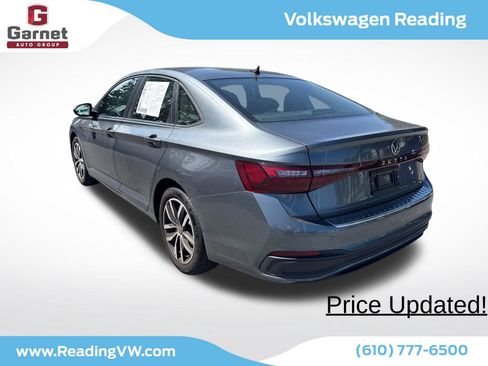 Used 2025 Volkswagen Jetta SE FWD image 3