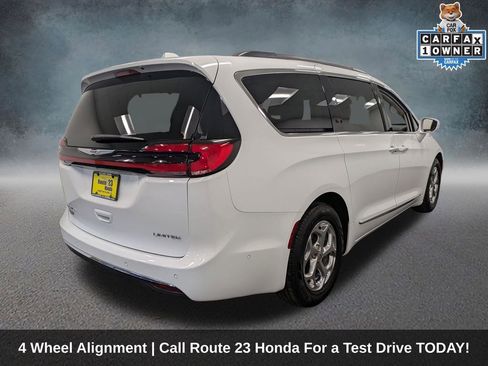 Used 2022 Chrysler Pacifica Limited image 5