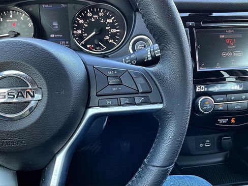 Used 2019 Nissan Rogue SV image 19