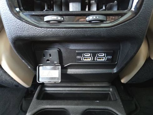 Used 2022 Jeep Grand Cherokee L Limited w/ Luxury Tech Group II image 23