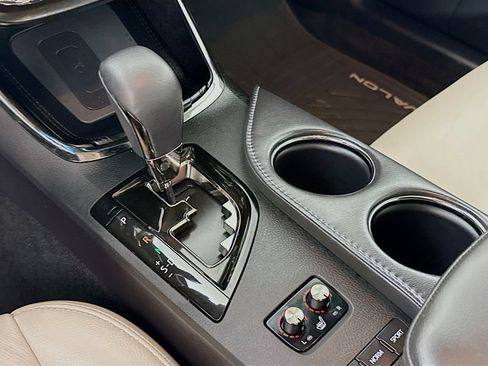 Certified 2016 Toyota Avalon XLE Premium FWD image 19