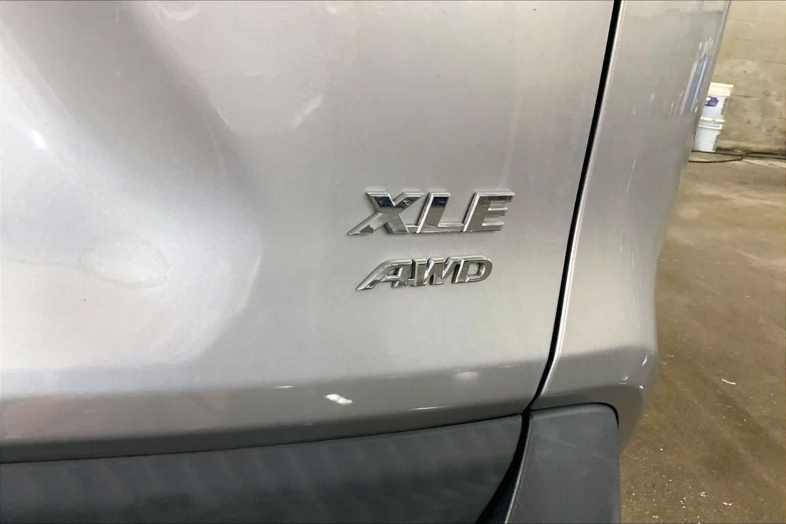 Used 2020 Toyota RAV4 XLE w/ Convenience Package AWD/4WD image 10