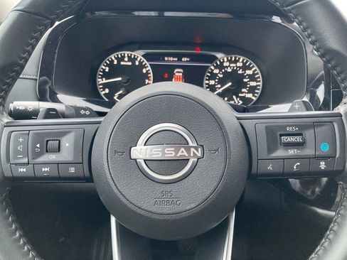 Used 2025 Nissan Pathfinder SV image 20