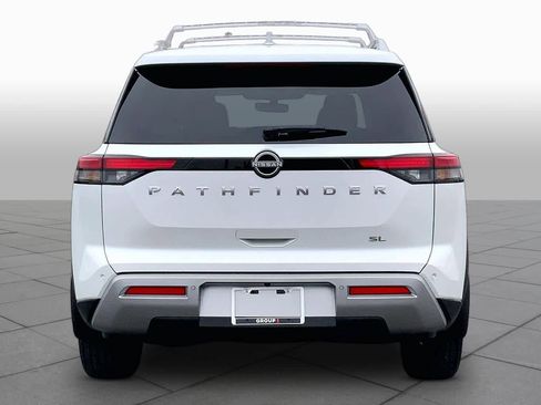 Used 2025 Nissan Pathfinder SL FWD image 5