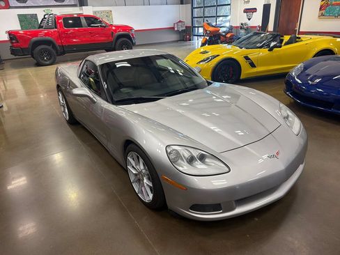 Used 2006 Chevrolet Corvette Coupe w/ Preferred Equipment Group RWD image 3