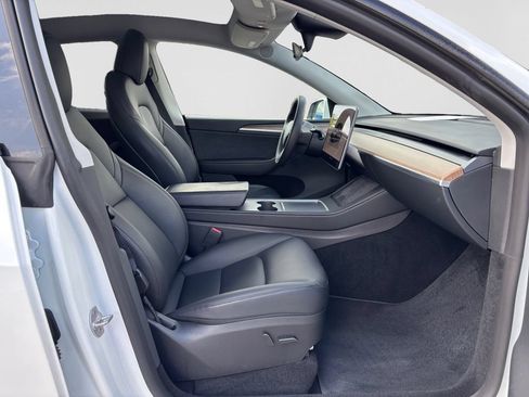 Used 2023 Tesla Model Y AWD image 15