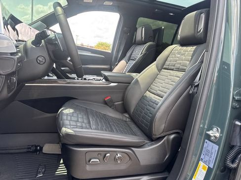 Certified 2025 Cadillac Escalade V w/ LPO, ONYX Package AWD/4WD image 18