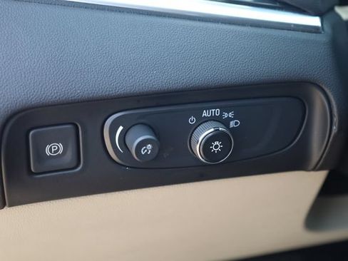 Used 2021 Buick Enclave Essence w/ Sound and Sites Package AWD/4WD image 11