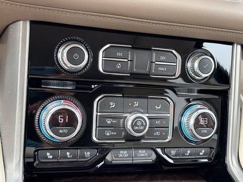 Used 2021 GMC Yukon Denali w/ Denali Premium Package AWD/4WD image 43