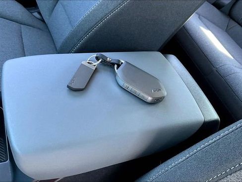 Used 2025 Kia K4 LXS image 32