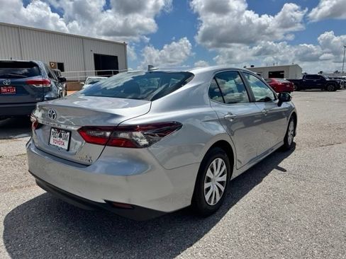 Used 2024 Toyota Camry LE FWD image 6
