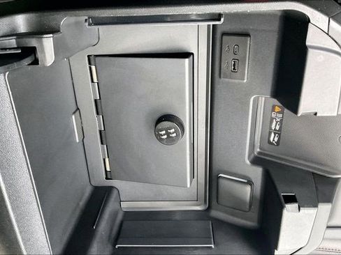 Used 2024 GMC Sierra 2500 AT4 w/ AT4 Premium Plus Package image 38