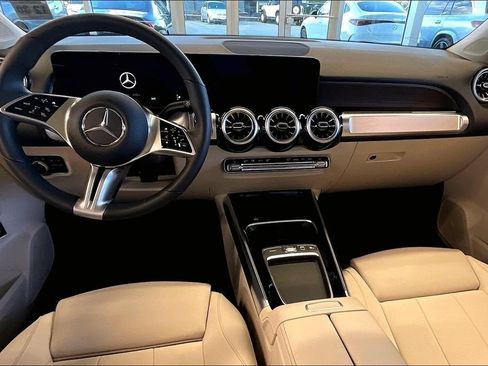 Used 2026 Mercedes-Benz GLB 250 4MATIC image 10