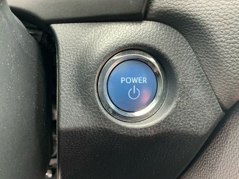 Used 2022 Toyota RAV4 SE w/ Convenience Package image 30