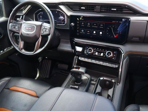 Used 2024 GMC Sierra 1500 AT4 w/ Technology Package AWD/4WD image 13