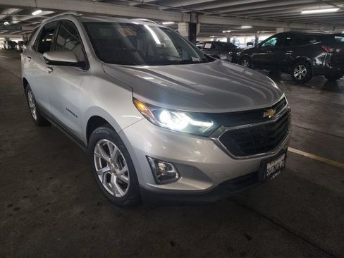 Used 2018 Chevrolet Equinox LT FWD image 1