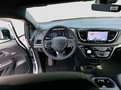 New 2026 Chrysler Voyager LX image 29