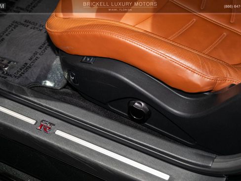 Used 2020 Nissan GT-R Premium w/ Premium Interior Package AWD/4WD image 60
