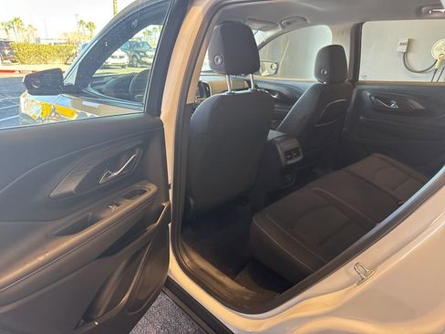 Used 2022 GMC Terrain SLE w/ Driver Convenience Package image 17