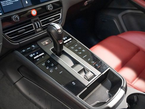 Certified 2026 Porsche Macan AWD/4WD image 22