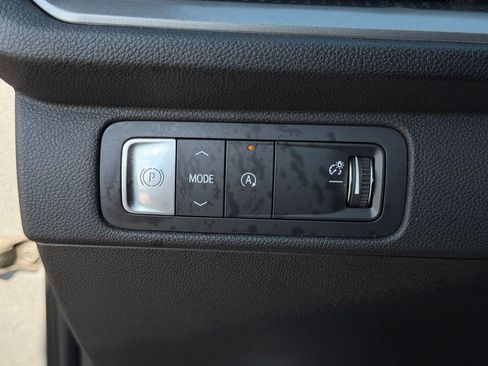 Used 2024 Chevrolet Traverse LT image 33