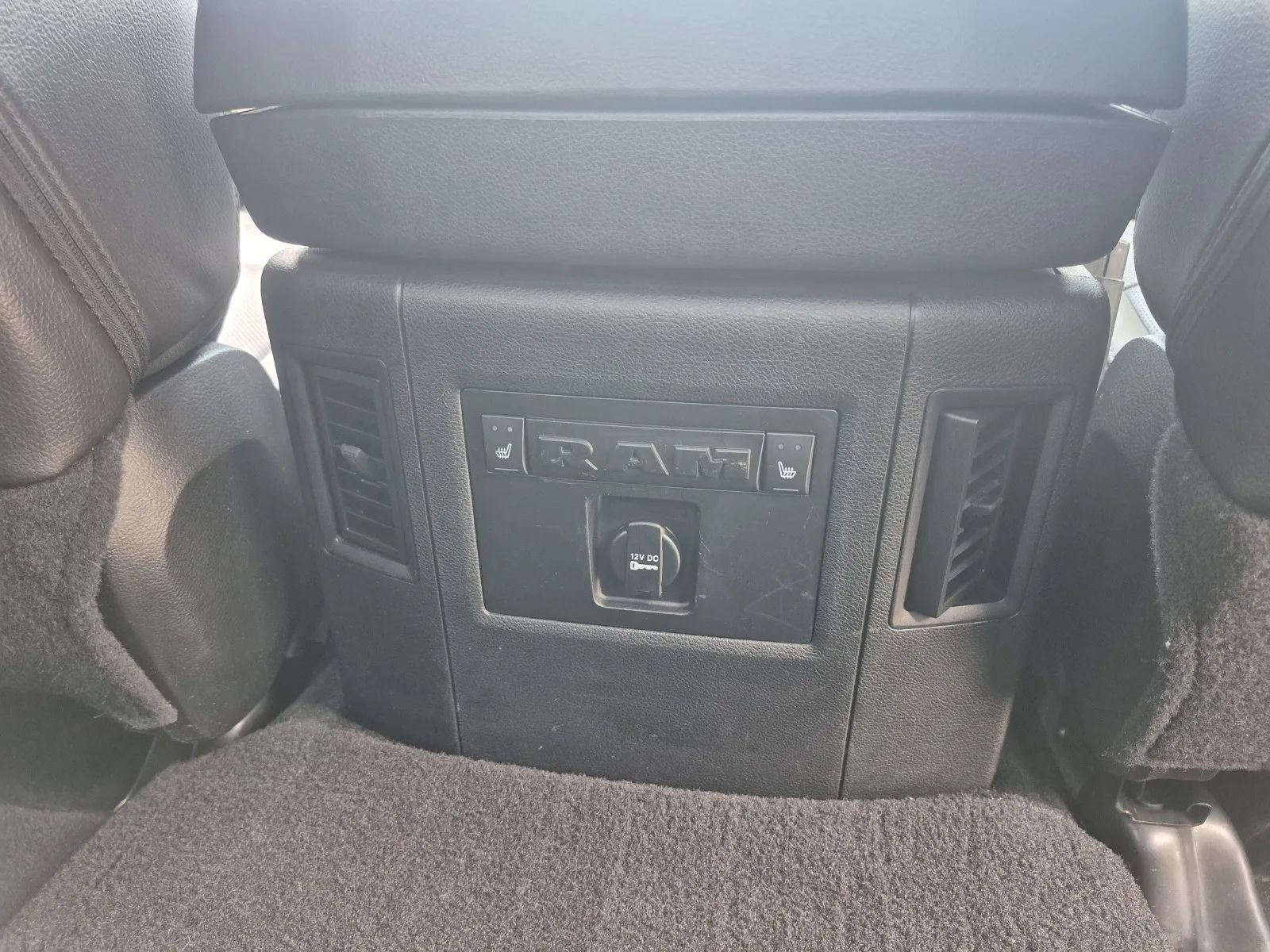 Used 2014 RAM 1500 Laramie RWD image 22