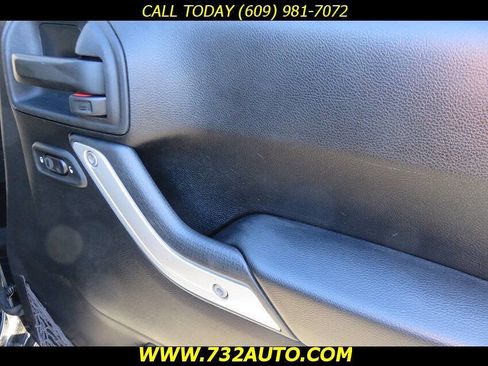 Used 2014 Jeep Wrangler Unlimited Sahara image 20