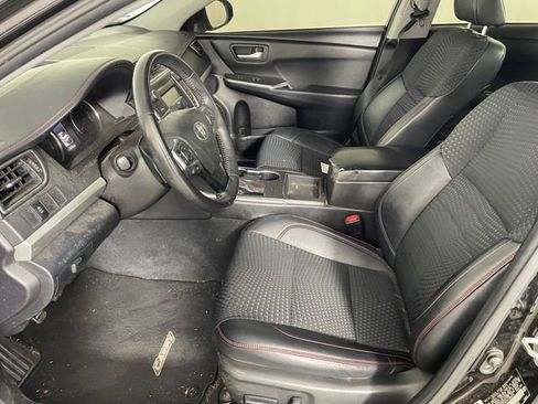 Used 2015 Toyota Camry SE FWD image 2