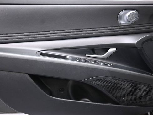 Certified 2024 Hyundai Elantra SEL w/ Convenience Package image 23