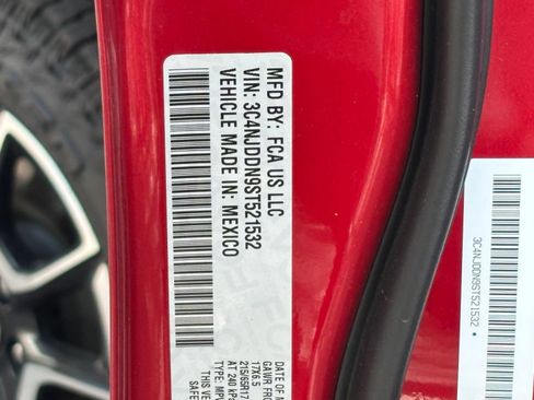 Used 2025 Jeep Compass Trailhawk AWD/4WD image 10