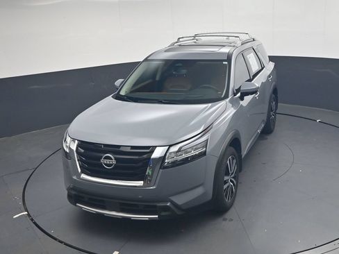 Certified 2024 Nissan Pathfinder Platinum w/ Cargo Package FWD image 33