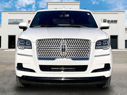 Used 2024 Lincoln Navigator Reserve w/ Equipment Group 201A image 3