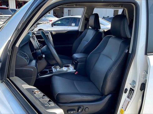 Used 2020 Toyota 4Runner SR5 Premium RWD image 8